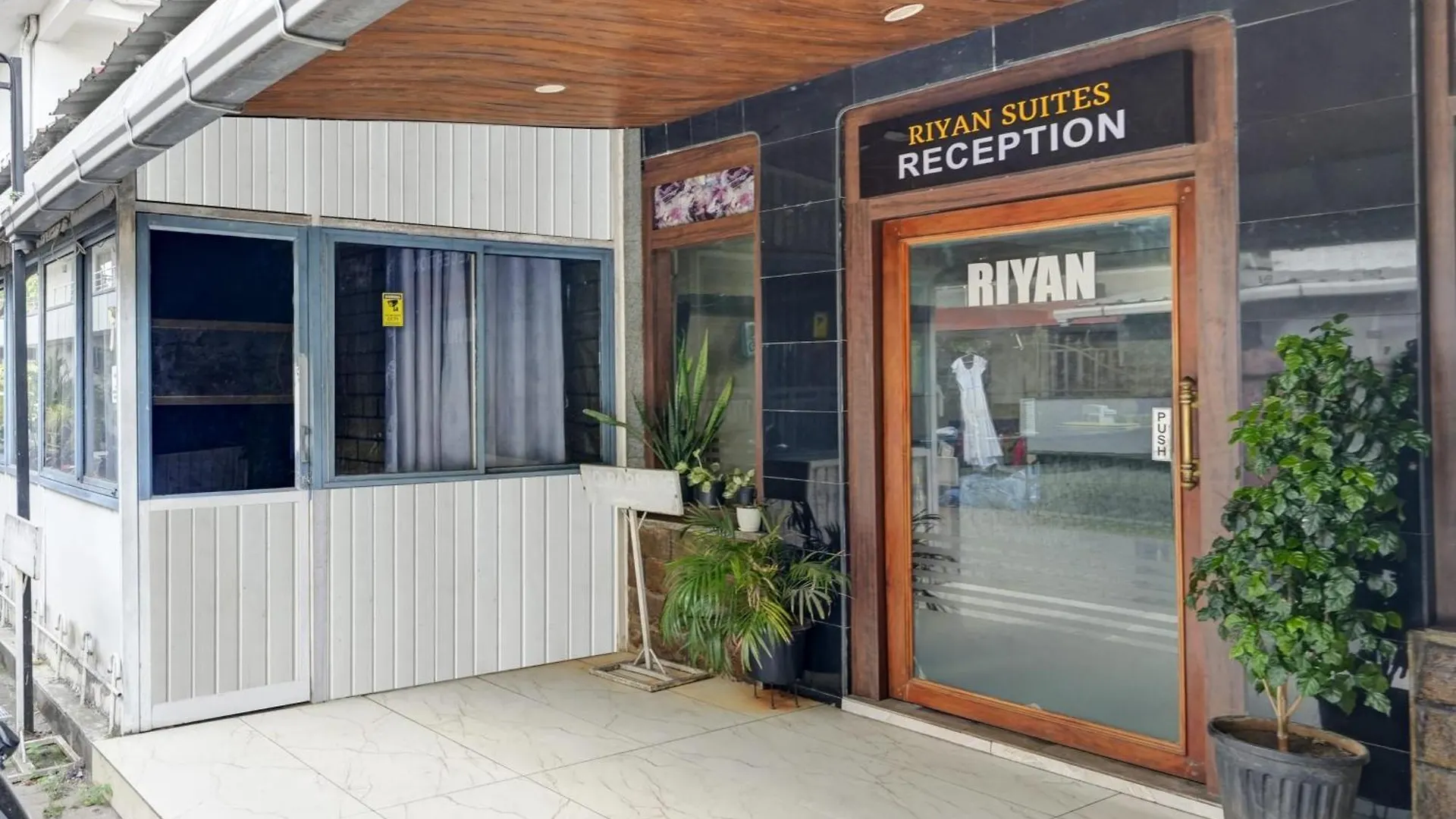 Spot On Riyan Suites Kochi 3*,  Indie