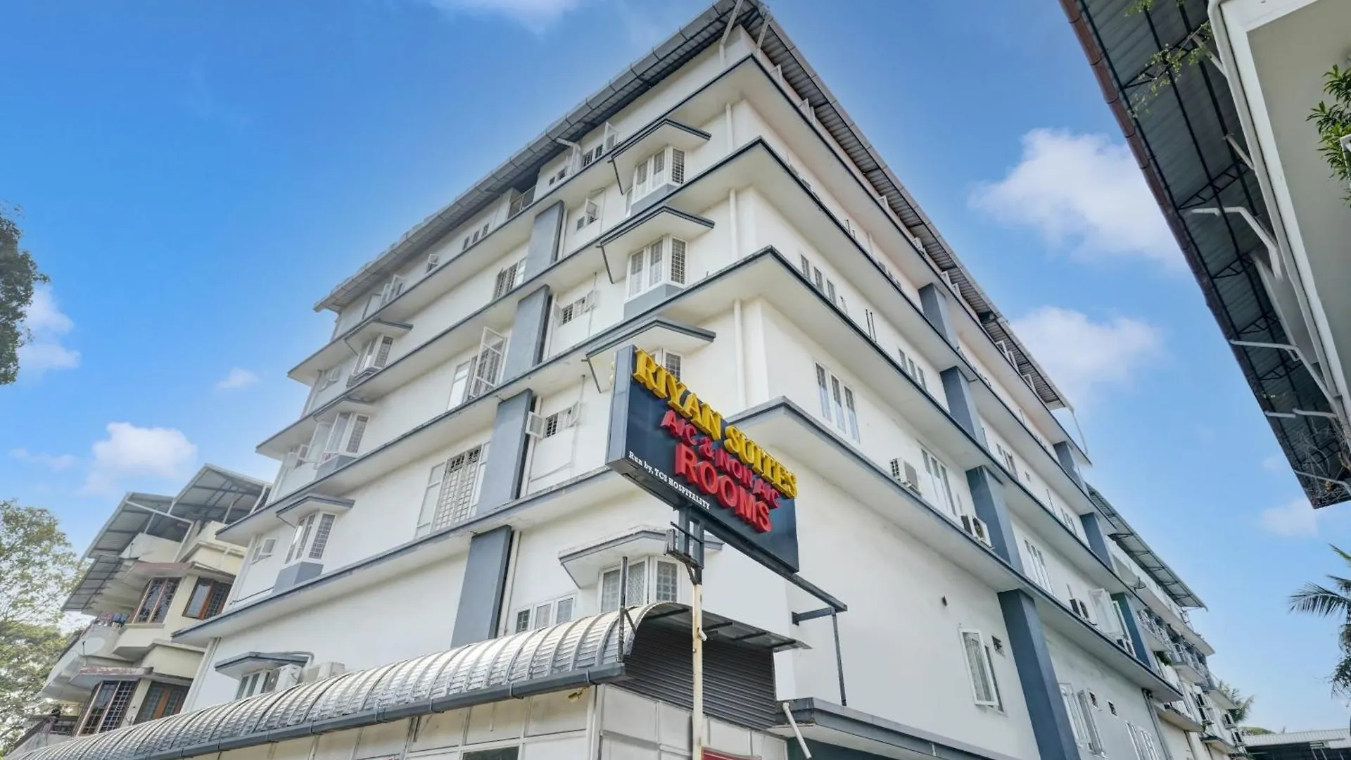 Spot On Riyan Suites Kochi Hotel