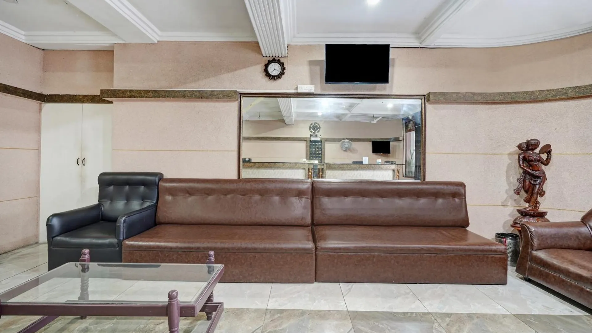 Spot On Riyan Suites Kochi Hotell